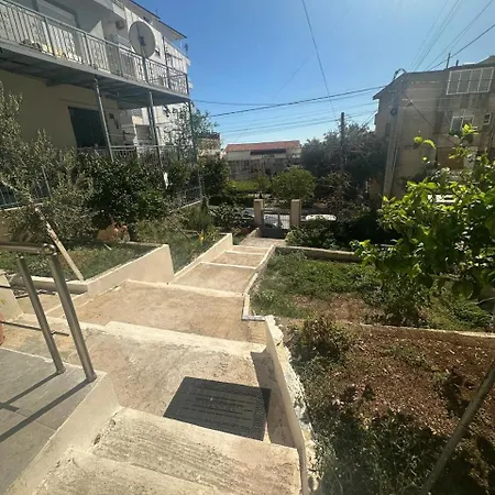 Center *